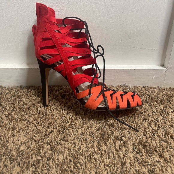 Zara shows Red and Orange. Wore once - Picture 4 of 5